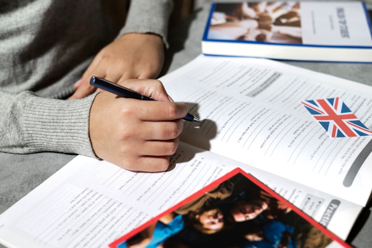 Σάλος στη βρετανική εκπαίδευση: Πώς μια απλή φράση οδήγησε δάσκαλο στην πόρτα της εξόδου