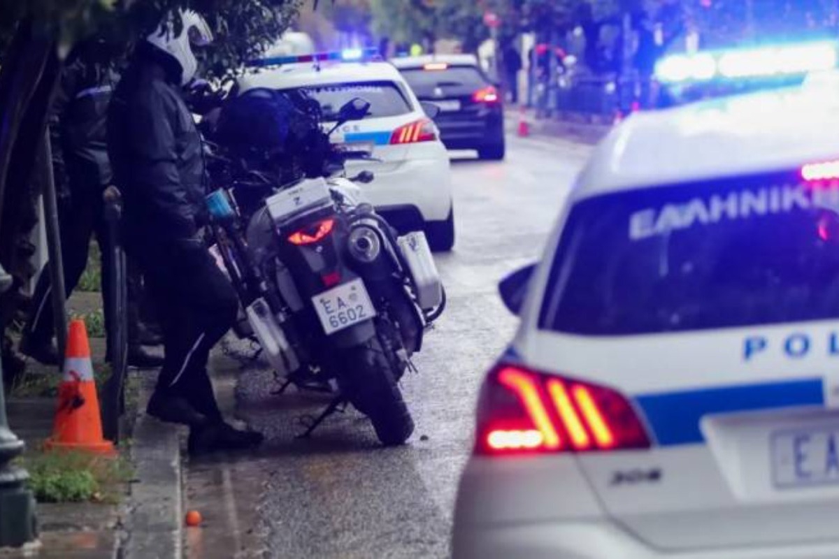 Σοκ στον Βύρωνα: Γνωστή ηθοποιός επιτέθηκε με κατσαβίδι σε 30χρονο