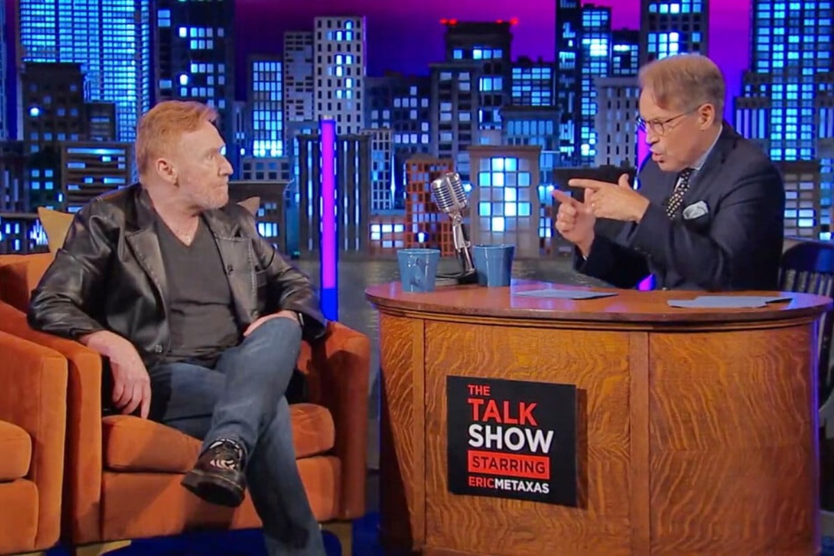 Έρικ Μεταξάς: Ο συντηρητικός Ελληνοαμερικανός που θέλει να γίνει ο νέος Jimmy Kimmel