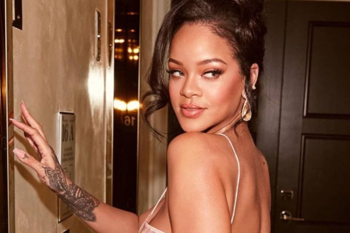 Rihanna: Ποζάρει πάλι με εσώρουχα και είναι σκέτη… κόλαση