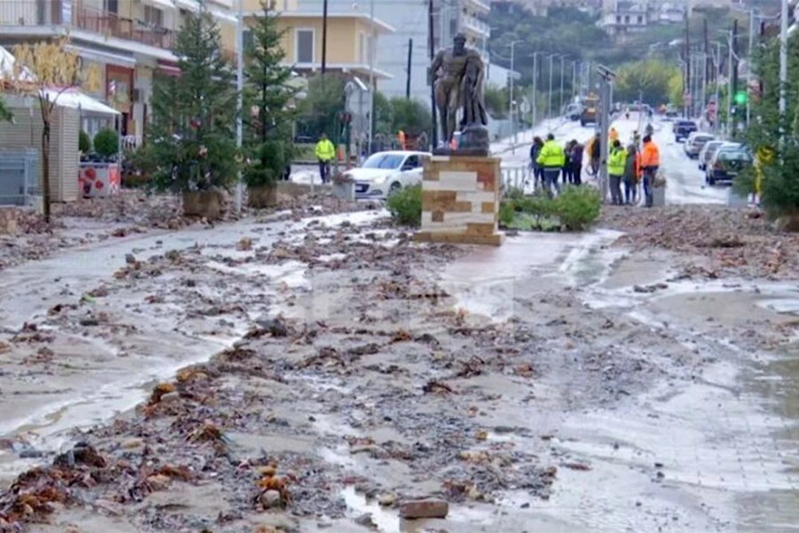 Στο έλεος της κακοκαιρίας η Εύβοια: Υπερχείλισε ο ποταμός Κηρέας, πλημμύρισαν σπίτια, έκλεισαν δρόμοι