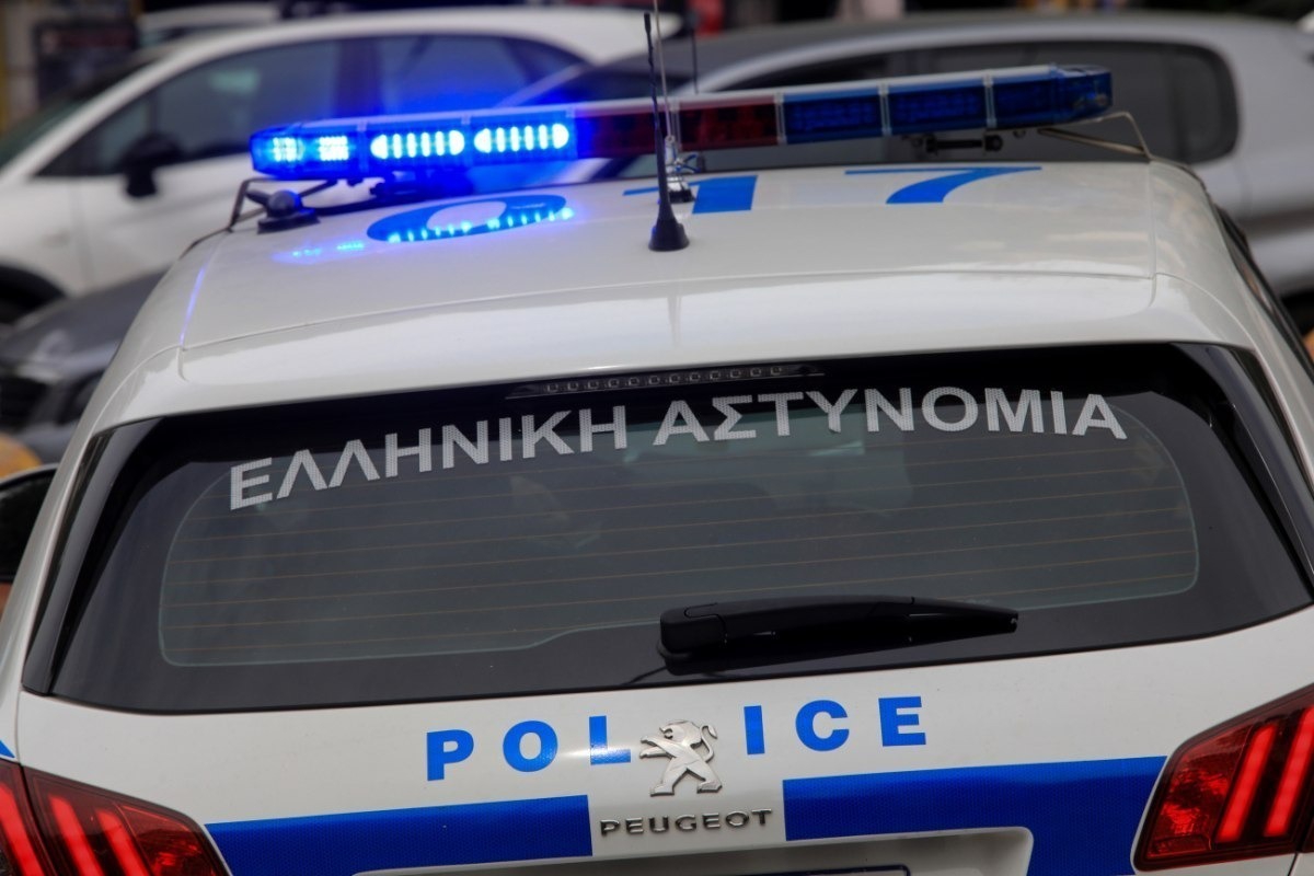 Ηλιούπολη: Πυροβολισμοί σε είσοδο πολυκατοικίας – Βρέθηκαν κάλυκες