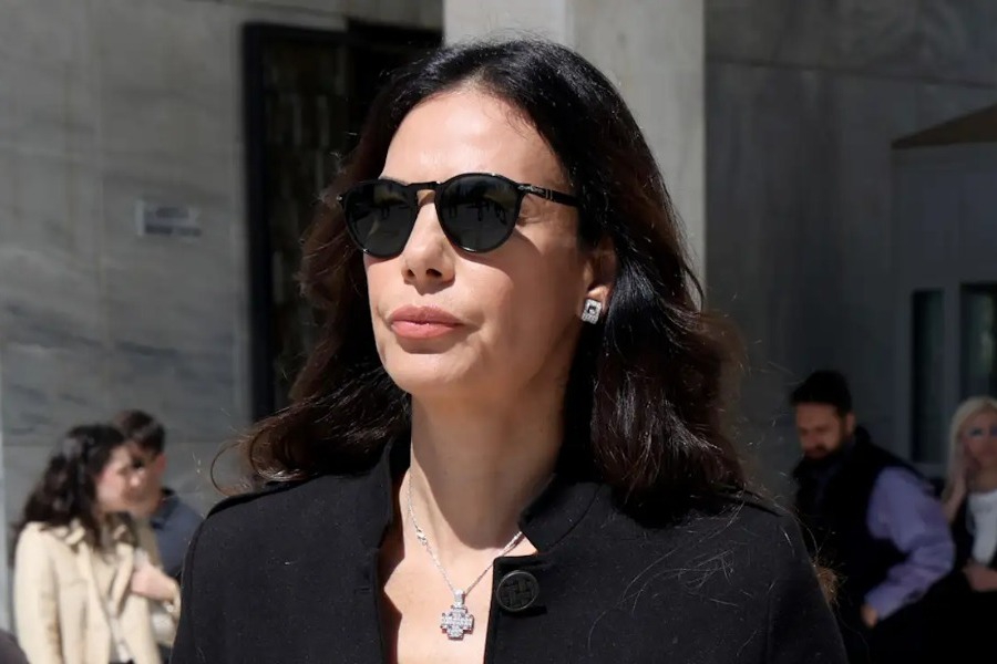 Εύη Βατίδου κατά Αλέξη Κούγια: «Δούλευα και σεζόν για να πηγαίνει με τις γκόμενες στα μπουζούκια»