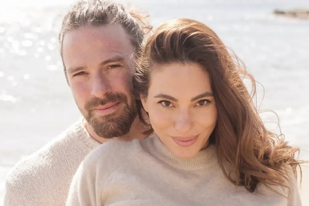 Ευρυδίκη Βαλαβάνη: Ποζάρει με μαγιό και φουσκωμένη κοιλίτσα στην Εύβοια – Ο Γρηγόρης Μόργκαν την προσέχει σαν τα μάτια του!