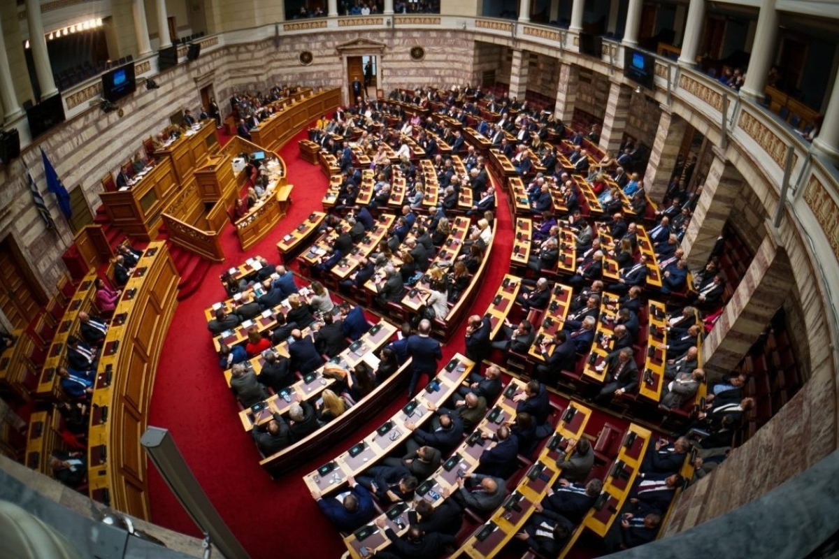 Τέμπη: Στη Βουλή η δικογραφία για Καραμανλή και Σπίρτζη