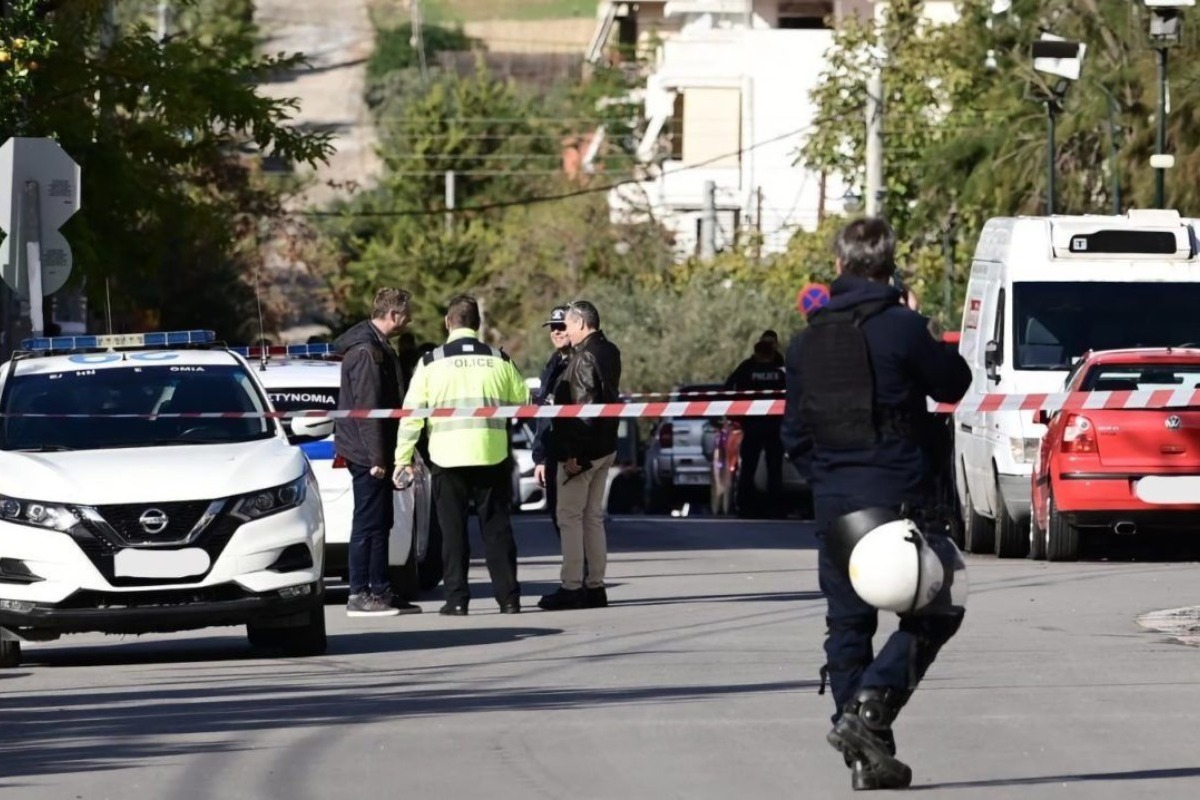 Συναγερμός στη Λάρισα: Βρέθηκε πτώμα ημίγυμνου άνδρα μέσα σε νταλίκα