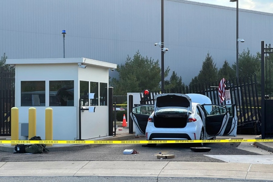Αυτοκίνητο έπεσε στην πύλη του γραφείου του FBI στο Πίτσμπουργκ