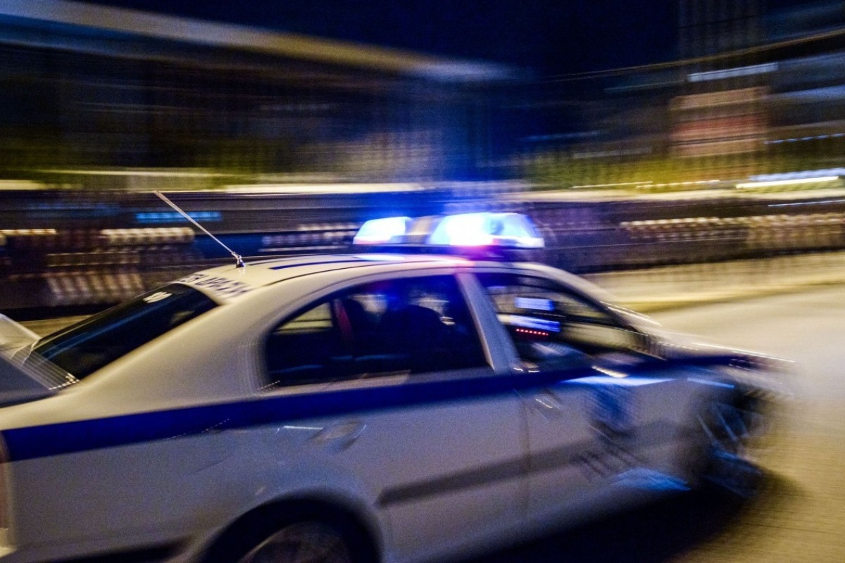 Βόλος: Διαρρήκτης πετούσε μαχαίρια σε αστυνομικούς για να μην συλληφθεί