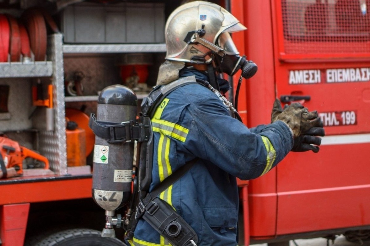 Φωτιά τώρα σε κτίριο στο κέντρο της Αθήνας ‑ Διακόπτεται η κυκλοφορία