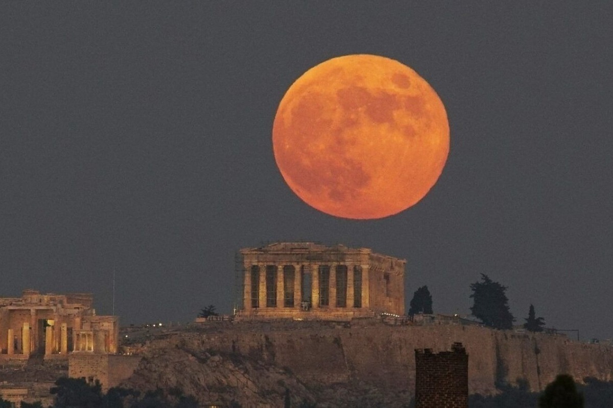 Αποκάλυψη‑σοκ: Το φεγγάρι απομακρύνεται και η Γη κινδυνεύει!