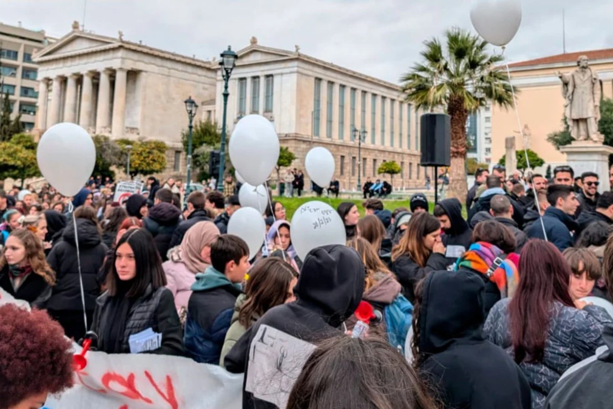 Τέμπη: Σε εξέλιξη το μαθητικό ‑ φοιτητικό συλλαλητήριο στην Αθήνα ‑ Συγκεντρώσεις σε όλη τη χώρα