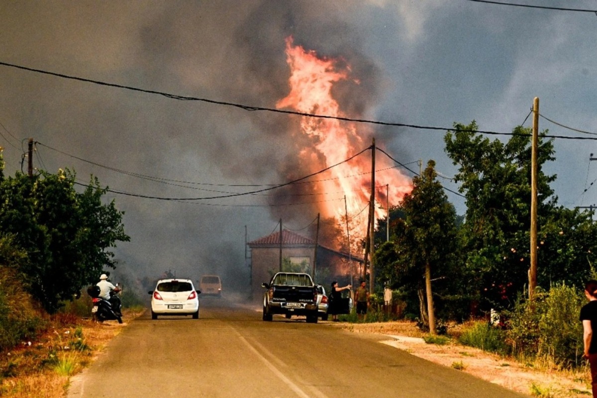 Ηλεία: Σε δύο περιοχές η μεγάλη μάχη με τη φωτιά ‑ Αγωνία για την ενίσχυση των ανέμων μετά τις 12