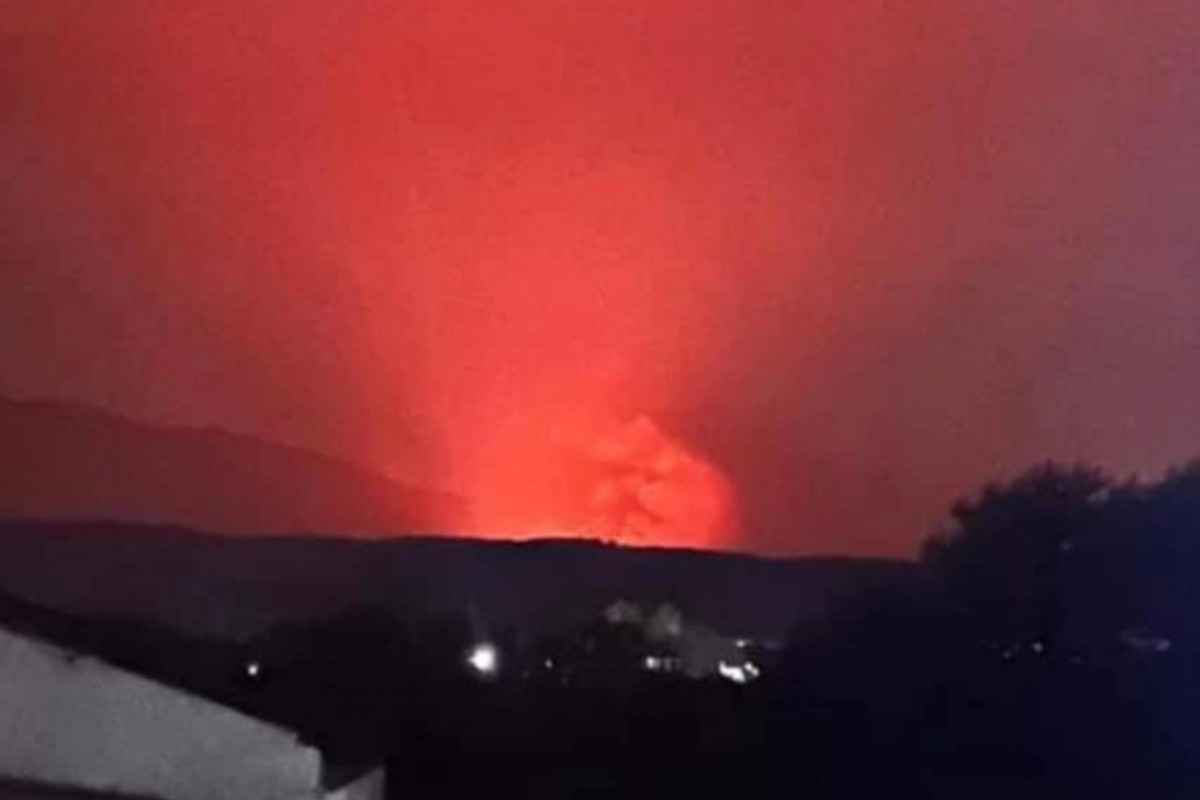 Πέλλα: Σε εξέλιξη η φωτιά στο όρος Πάικο