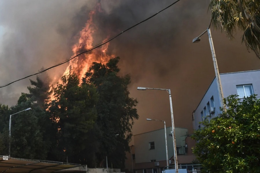 Φωτιά στην Πάτρα: Αναστέλλεται προσωρινά η λειτουργία του Καραμανδάνειου νοσοκομείου Παίδων