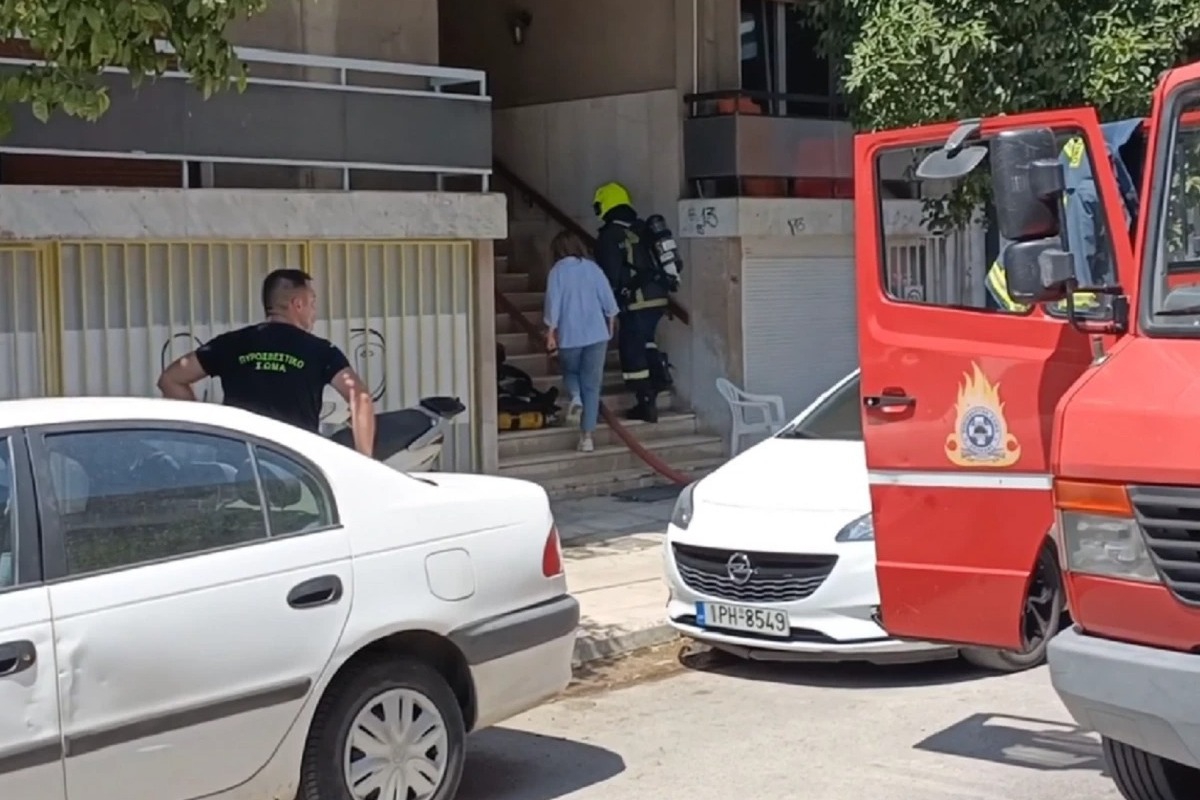 Φωτιά σε διαμέρισμα στην Καλλιθέα – Βρέθηκε νεκρό ένα σκυλί