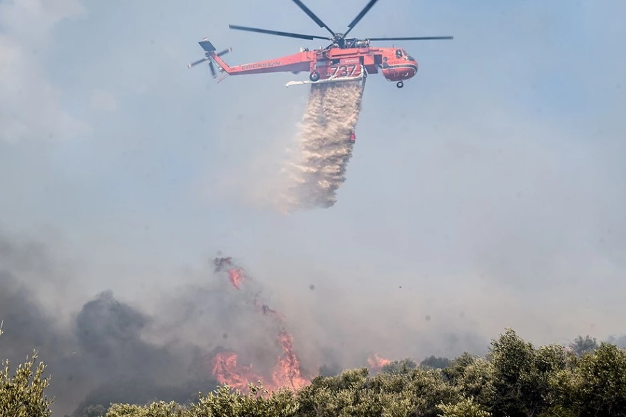 Φωτιές στο Μαύρο Λιθάρι στην Ανάβυσσο, σε Αχαΐα, Αργολίδα, Αρκαδία, Κεφαλονιά