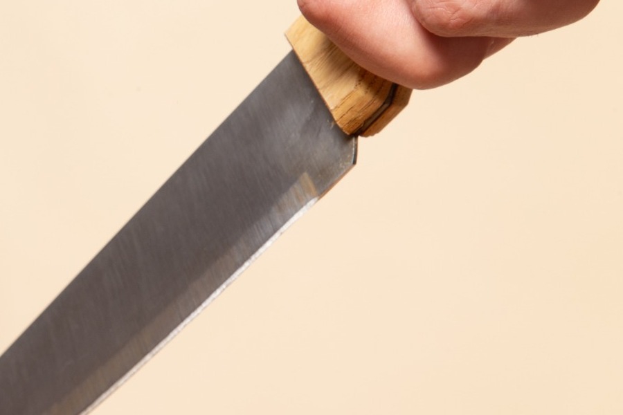 Αγρίνιο: Συνελήφθη 49χρονη ‑ Κατηγορείται ότι μαχαίρωσε τον πατέρα της