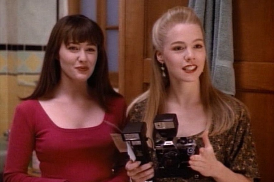 Beverly Hills 90210: Τα fashion tricks που επιστρέφουν δυναμικά το 2026