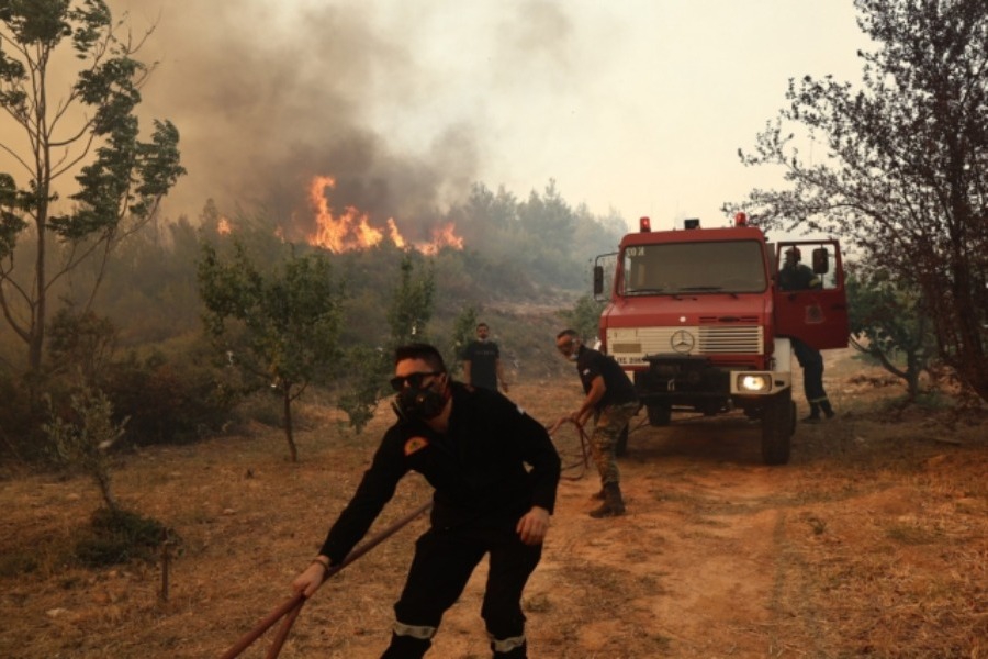 Φωτιές: Εκτός ελέγχου τα μέτωπα σε Χίο και Ηράκλειο