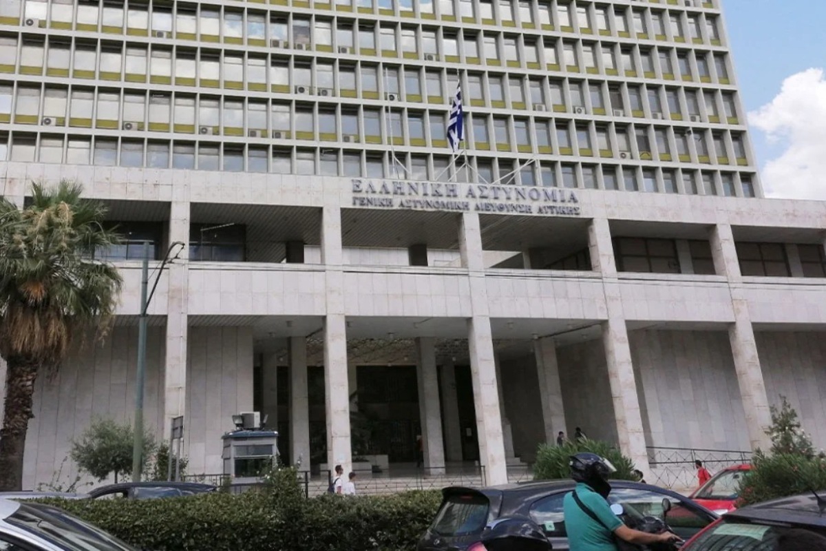 Αστυνομικός αυτοπυροβολήθηκε στο γραφείο του στη ΓΑΔΑ ‑ Διακομίσθηκε στο 401