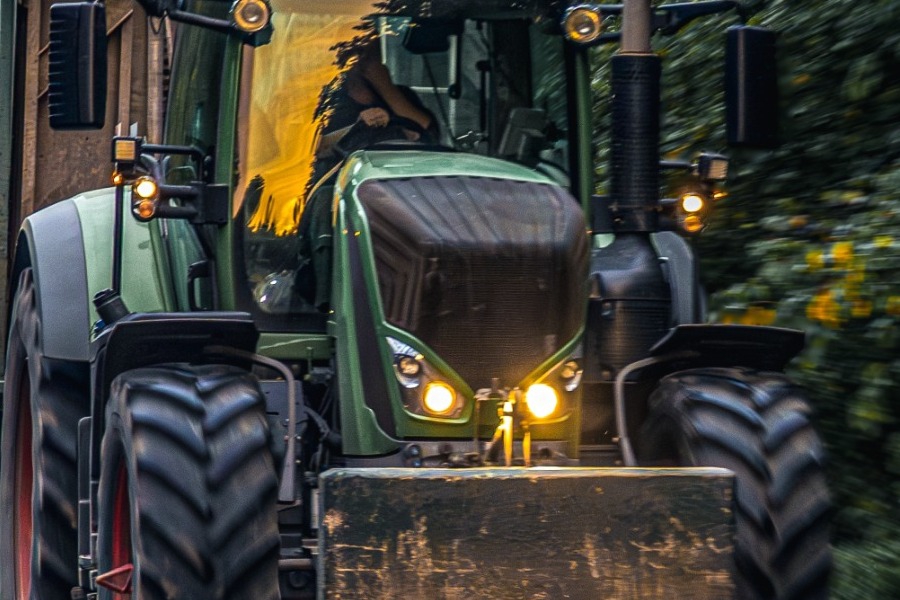 Κορυφώνεται η έξοδος των Χριστουγέννων με τα τρακτέρ στην άκρη των δρόμων