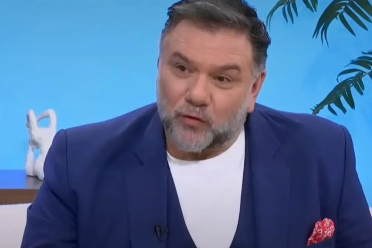 Γρηγόρης Αρναούτογλου: Η εξομολόγηση για το γιο του – «Είναι κάπως τα πράγματα… φωνάζει στα καλά καθούμενα, χωρίς λόγο»