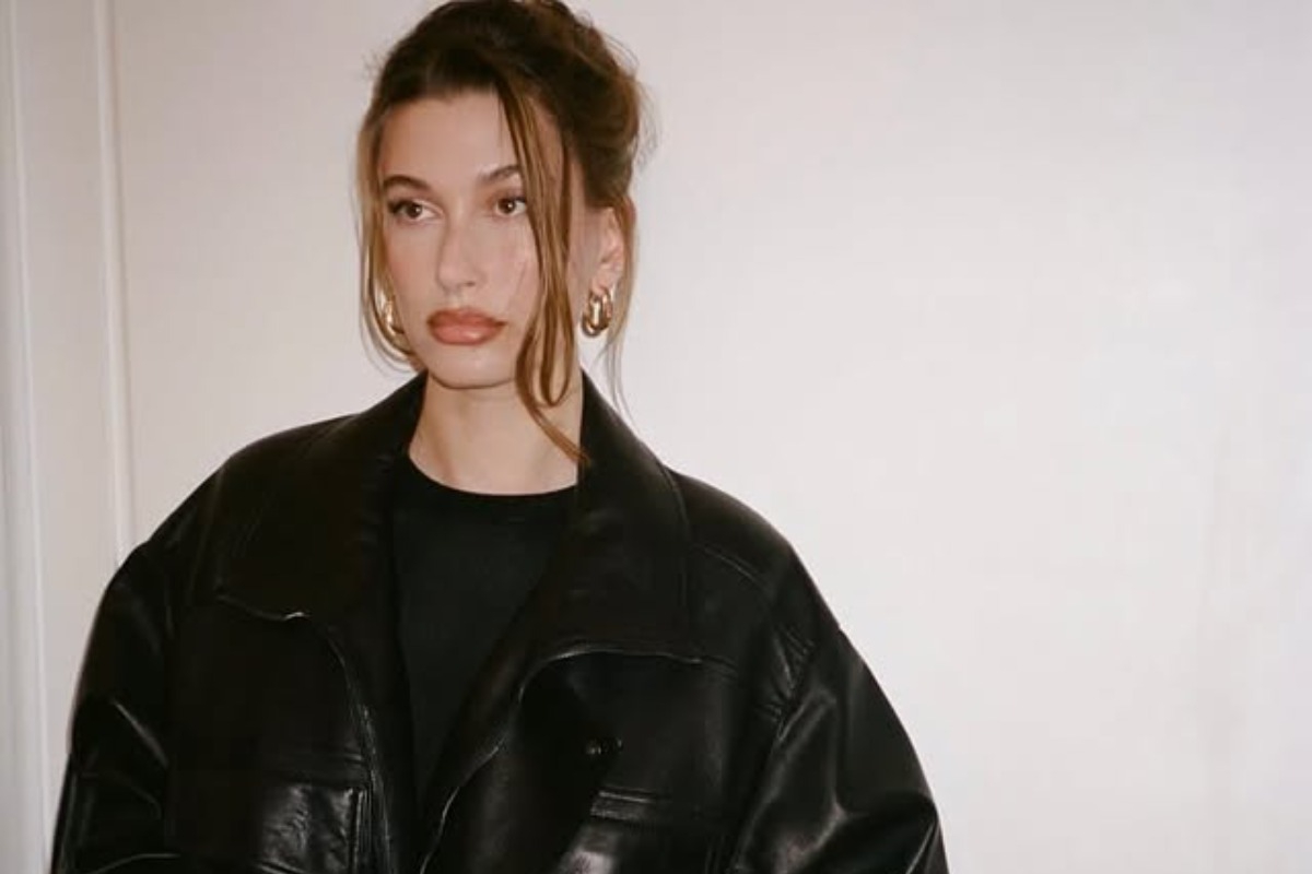 Γιατί η Hailey Bieber δε θα κόψει τα μαλλιά της μέχρι το τέλος του χρόνου
