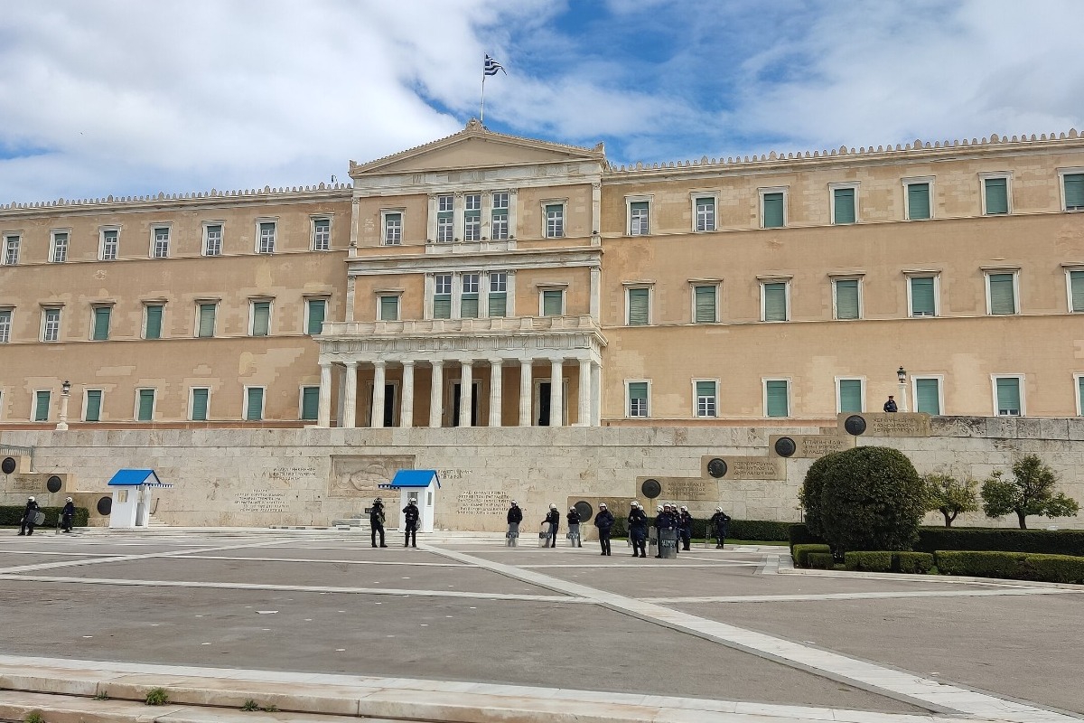 Τι σημαίνει ότι κανένα κόμμα της Αντιπολίτευσης δεν ξεπέρασε τους 50 βουλευτές;