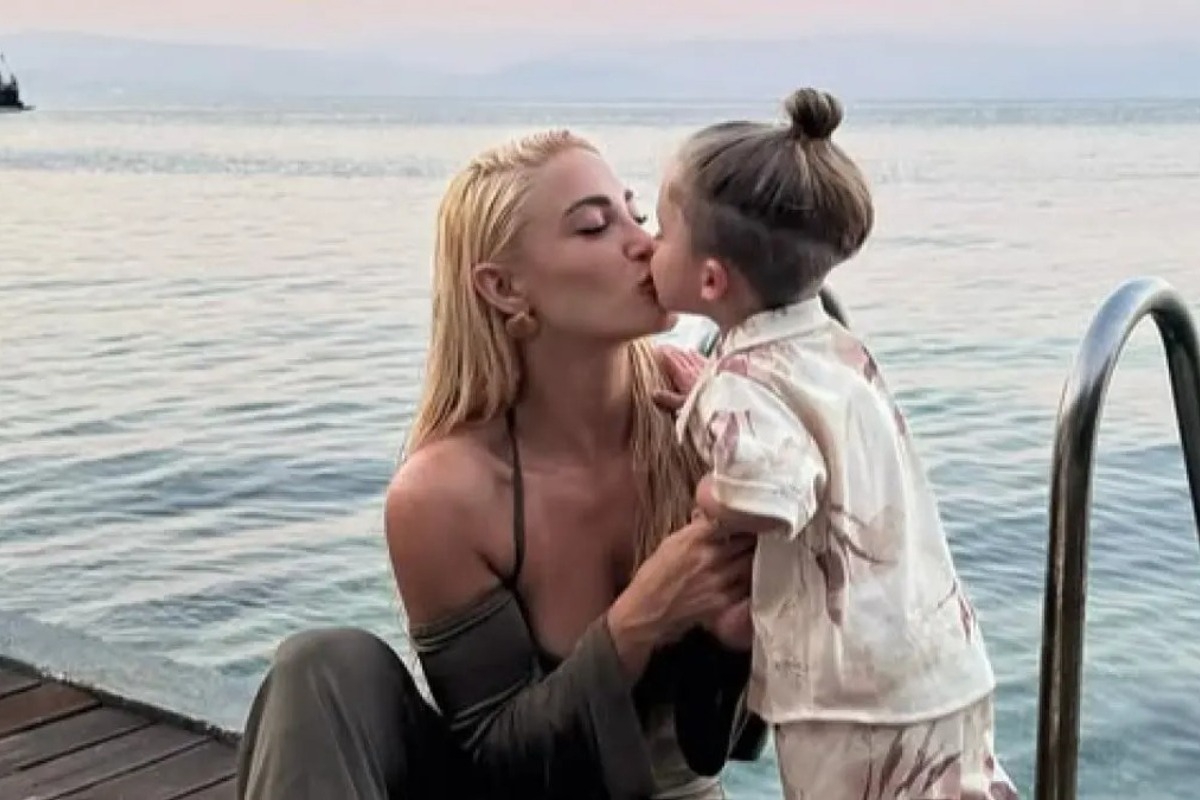 Πού και με ποιους κάνει διακοπές η Τούνη; Οι φωτογραφίες με τον Πάρη που «έριξαν» το Instagram!