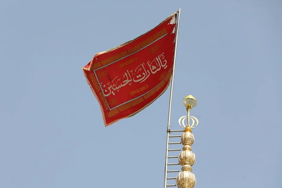 Ιράν: Υψώθηκε η «σημαία της εκδίκησης» σε τζαμί