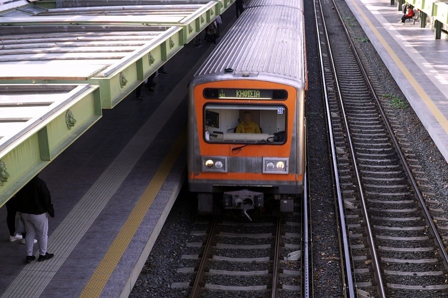 Ανω Πατήσια: Πτώση ατόμου από πεζογέφυρα – Προσωρινή διακοπή δρομολογίου ΗΣΑΠ