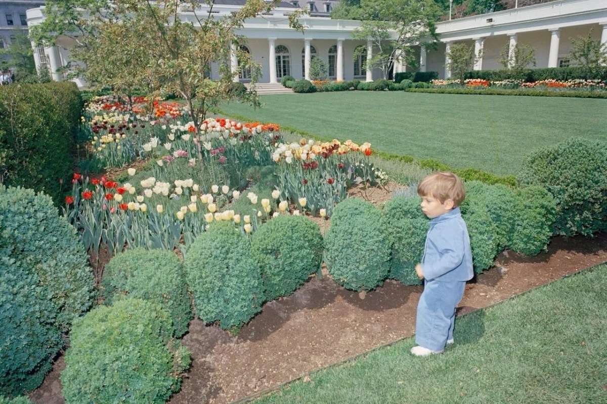 Το πιο απίθανο ξεκατίνιασμα του Λευκού Οίκου ξεκίνησε... από τον κήπο