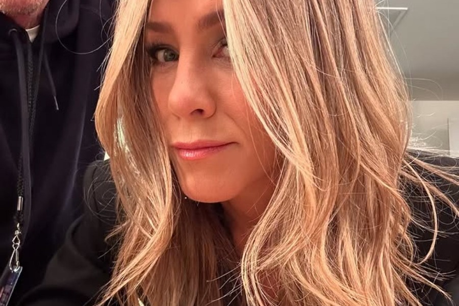Πώς η Jennifer Aniston έχει ΠΑΝΤΑ τέλεια μαλλιά; Το μυστικό δεν είναι στο κομμωτήριο