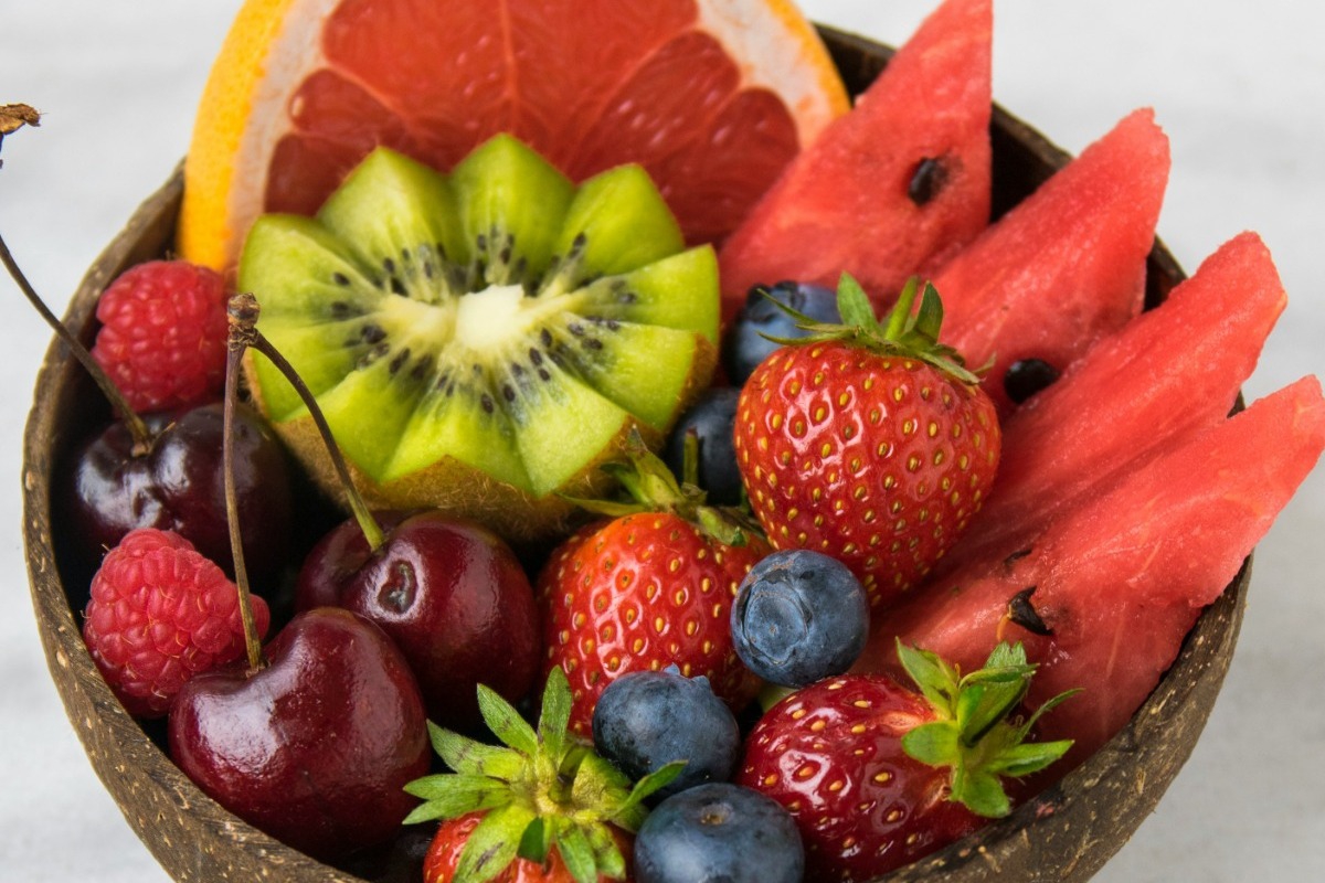 Τέλος στο πρήξιμο! Το φρούτο που εξαφανίζει την κατακράτηση υγρών φυσικά