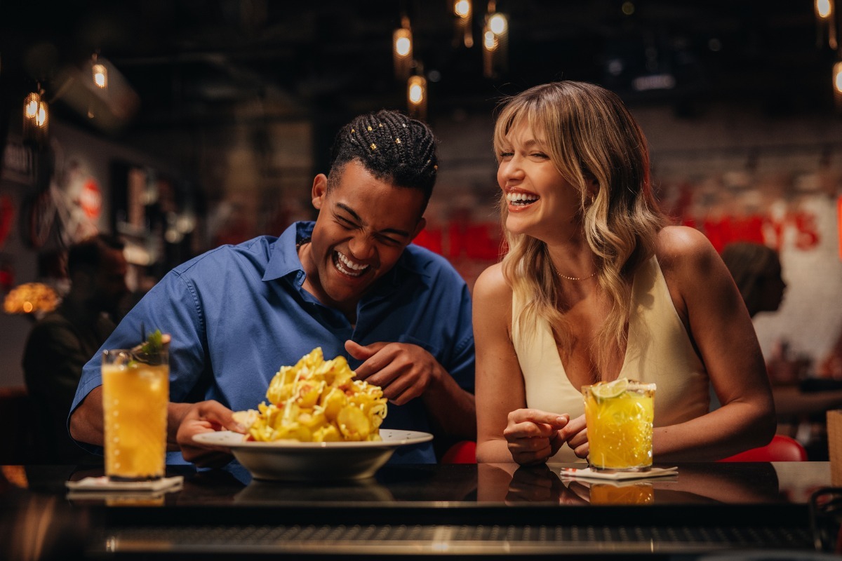 Κλέλια & Εμμανουήλ: Μια αληθινή φιλία, πολλές στιγμές Fridays™ – «Το ζεις και με το παραπάνω»