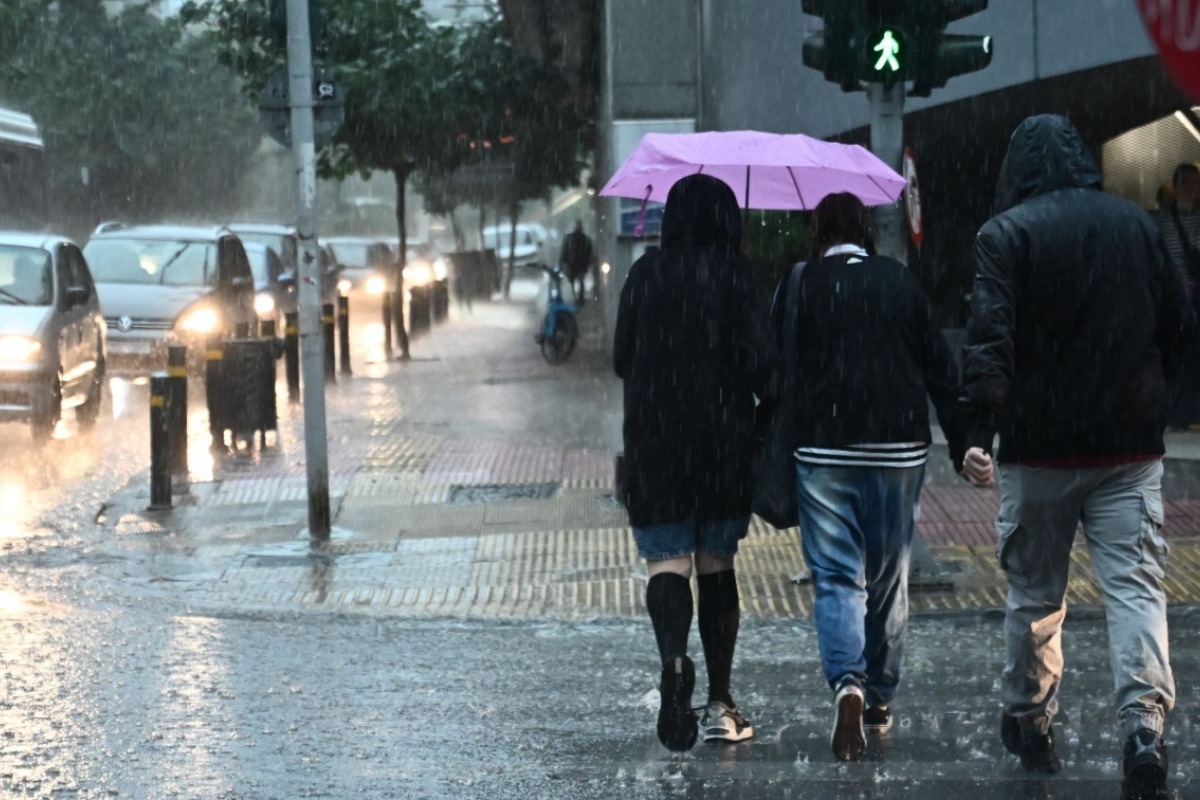 Καιρός: Νέο κύμα κακοκαιρίας πλήττει την χώρα από Τετάρτη ‑ «Χαμηλό που μπορεί να είναι επικίνδυνο»