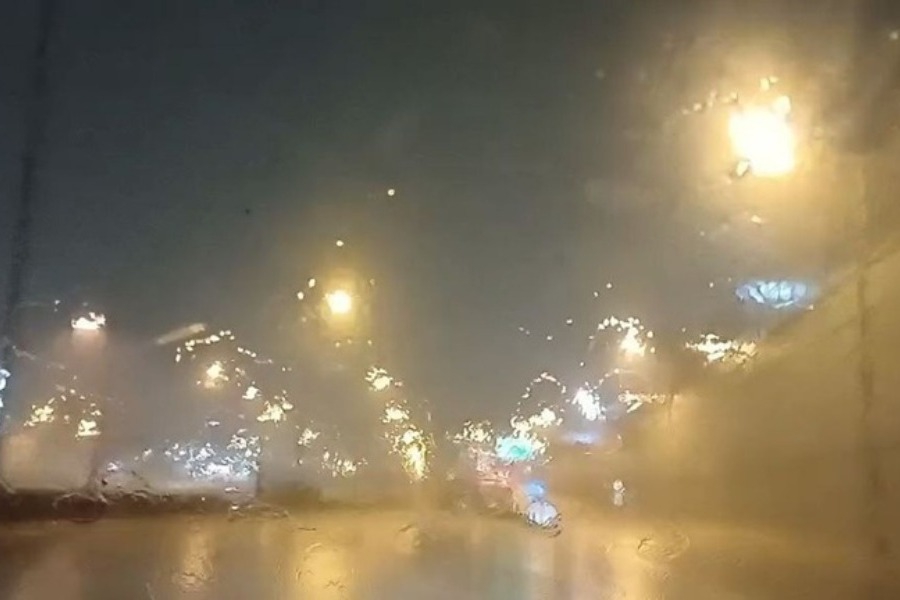 Byron στην Αττική: Πλημμύρες σε Μάνδρα, πλημμύρισαν σπίτια και δρόμοι, μηνύματα του 112