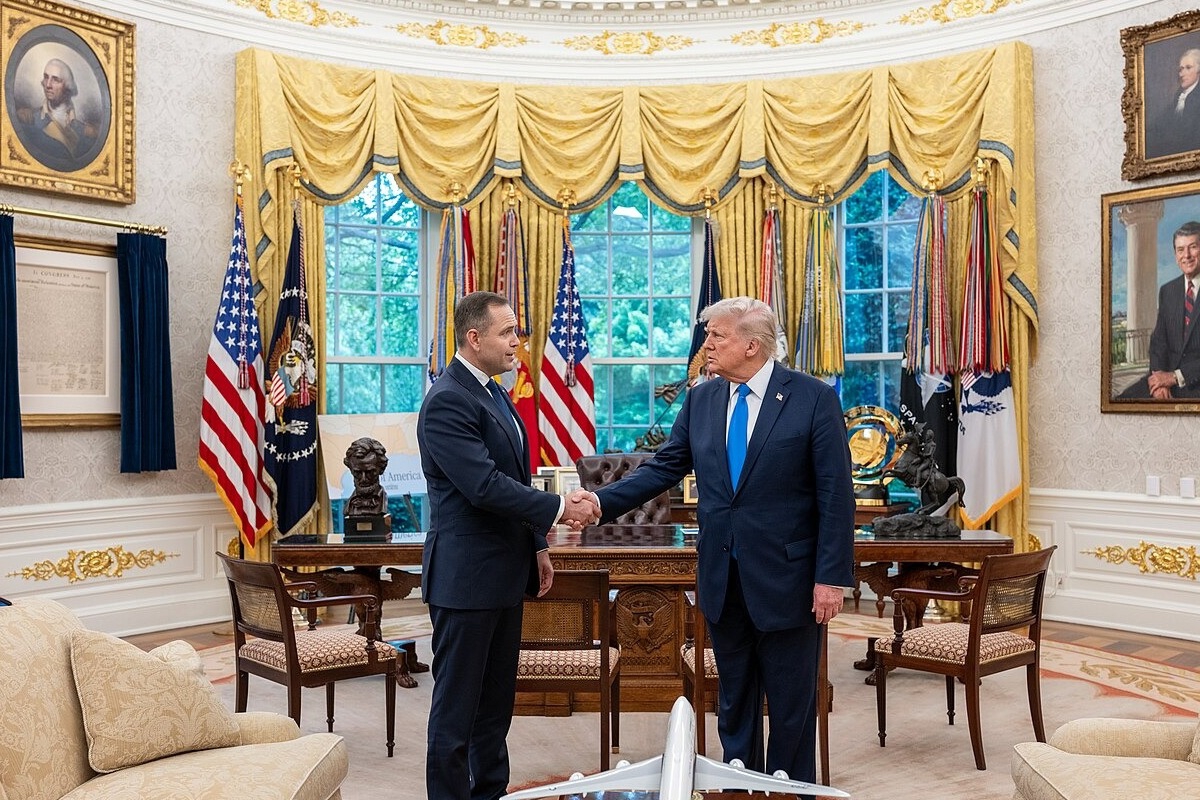 Ποιος είναι ο εκλεκτός του Τραμπ που κέρδισε τις εκλογές στην Πολωνία