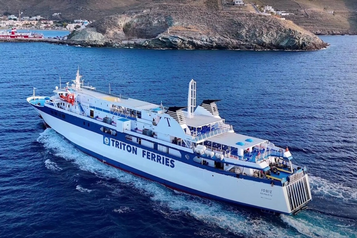 Ακυβέρνητο λόγω μπλακ άουτ οχηματαγωγό στην Κέα με 183 επιβάτες ‑ Πλέει με μία μηχανή προς Λαύριο