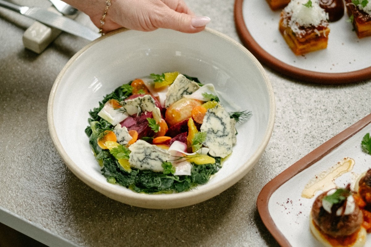 Zohos: Μια γαστρονομική όαση στην καρδιά της Πλάκας