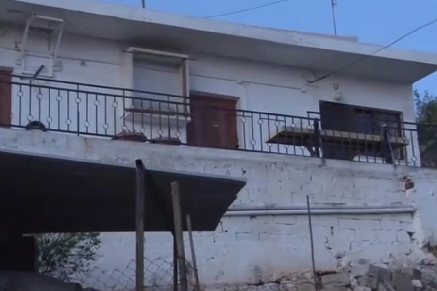 Οικογενειακή τραγωδία στο Κερατσίνι: Ηλικιωμένοι πέθαναν πλάι ‑ πλάι στο μπαλκόνι, είχαν χάσει και τον γιο τους