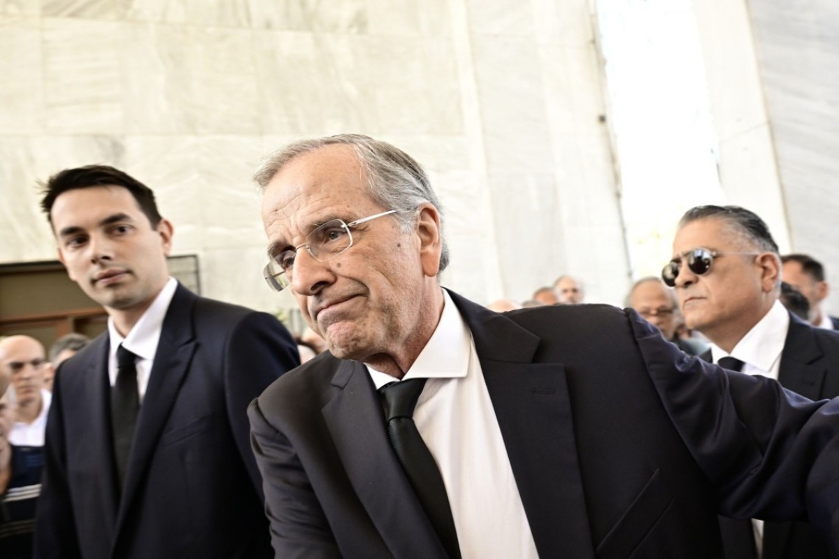 Λένα Σαμαρά: Αφατη θλίψη στο Α` Νεκροταφείο ‑ Συντετριμμένοι Αντώνης, Γεωργία και Κώστας Σαμαράς