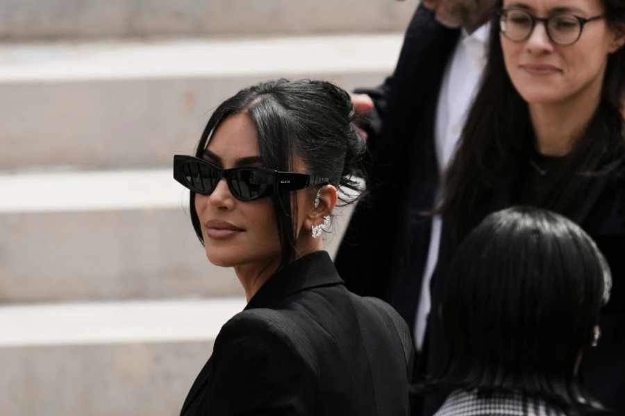 Η Κιμ Καρντάσιαν περιέγραψε τη ληστεία σε βάρος της: «Ήμουν γuμνή και σίγουρη ότι θα με βίαζε»