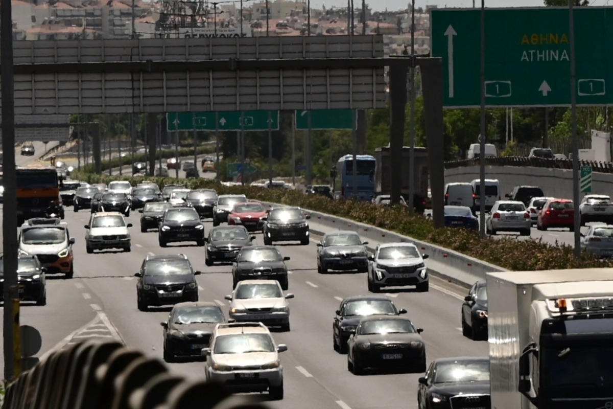 Κίνηση στους δρόμους: Μέχρι και 30 λεπτά οι καθυστερήσεις στην Αττική Οδό ‑ Μεγάλο μποτιλιάρισμα σε Κηφισό και Λεωφ. Αθηνών