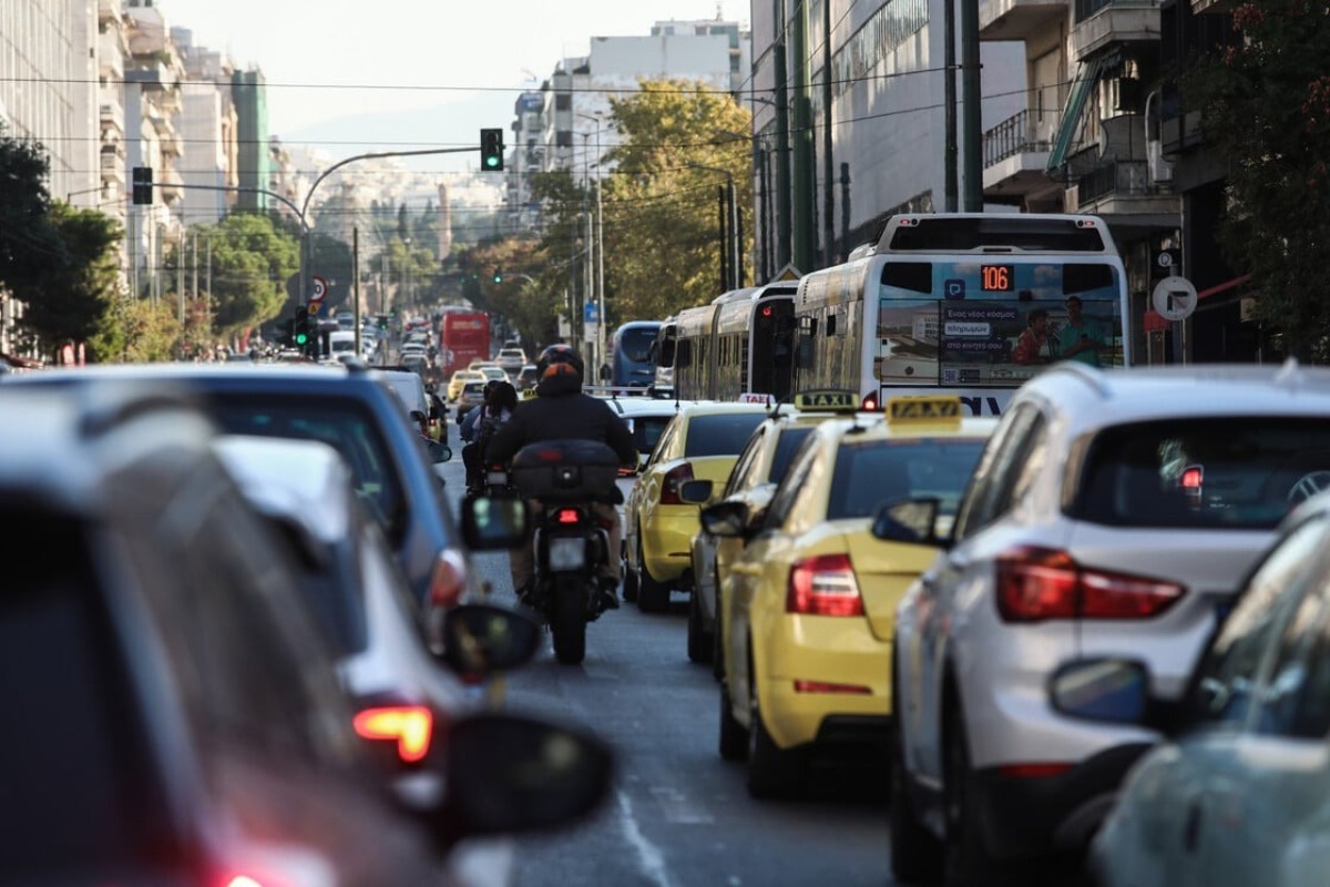 Ασφυξία στο κέντρο της Αθήνας ‑ Μποτιλιάρισμα σε δεκάδες δρόμους