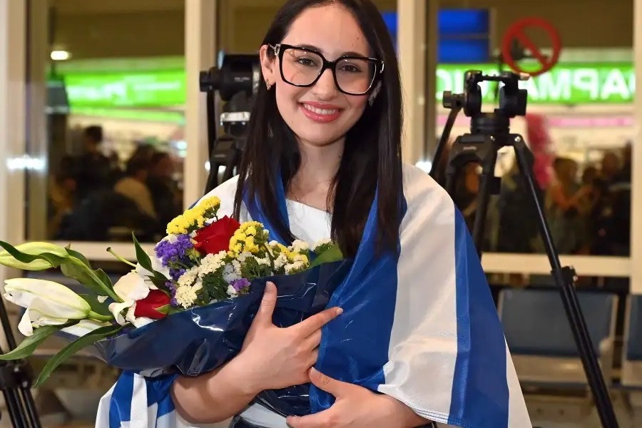 Eurovision 2025: Με χαμόγελα και συγκίνηση επέστρεψε η Klavdia