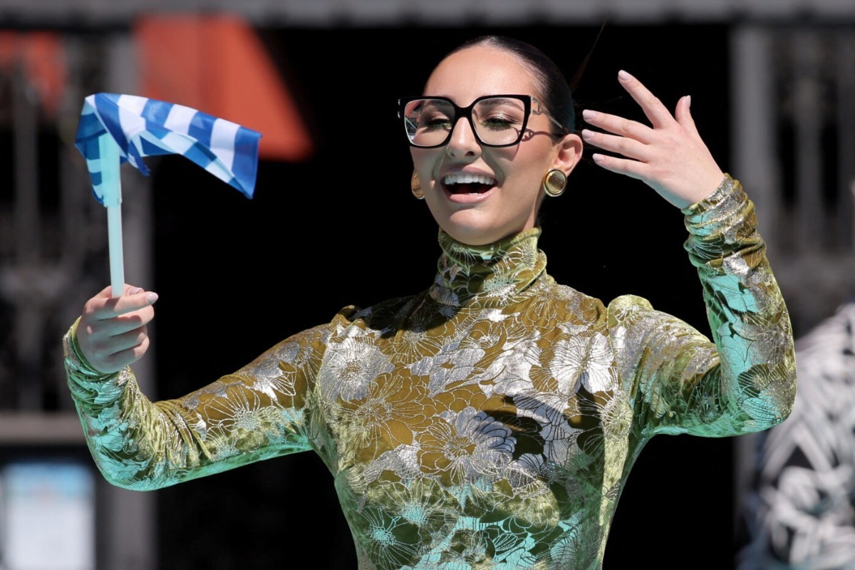 Eurovision 2025: Η εμφάνιση της Klavdia στο Τιρκουάζ Χαλί για την έναρξη της εβδομάδας του διαγωνισμού