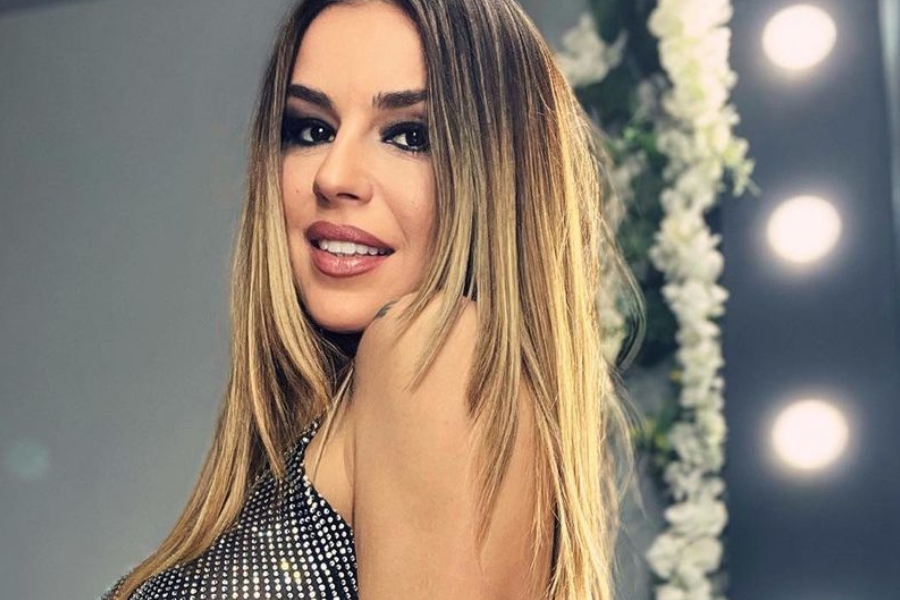 Η Χριστίνα Κολέτσα στην παραλία και ο καύσωνας χτυπάει «κόκκινο» για τους θαυμαστές της