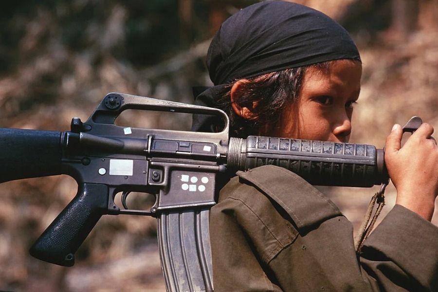 Επανέρχεται η «μόδα Εσκομπάρ» στην Κολομβία: Χιλιάδες παιδιά στρατολογούνται για να σκοτώνουν