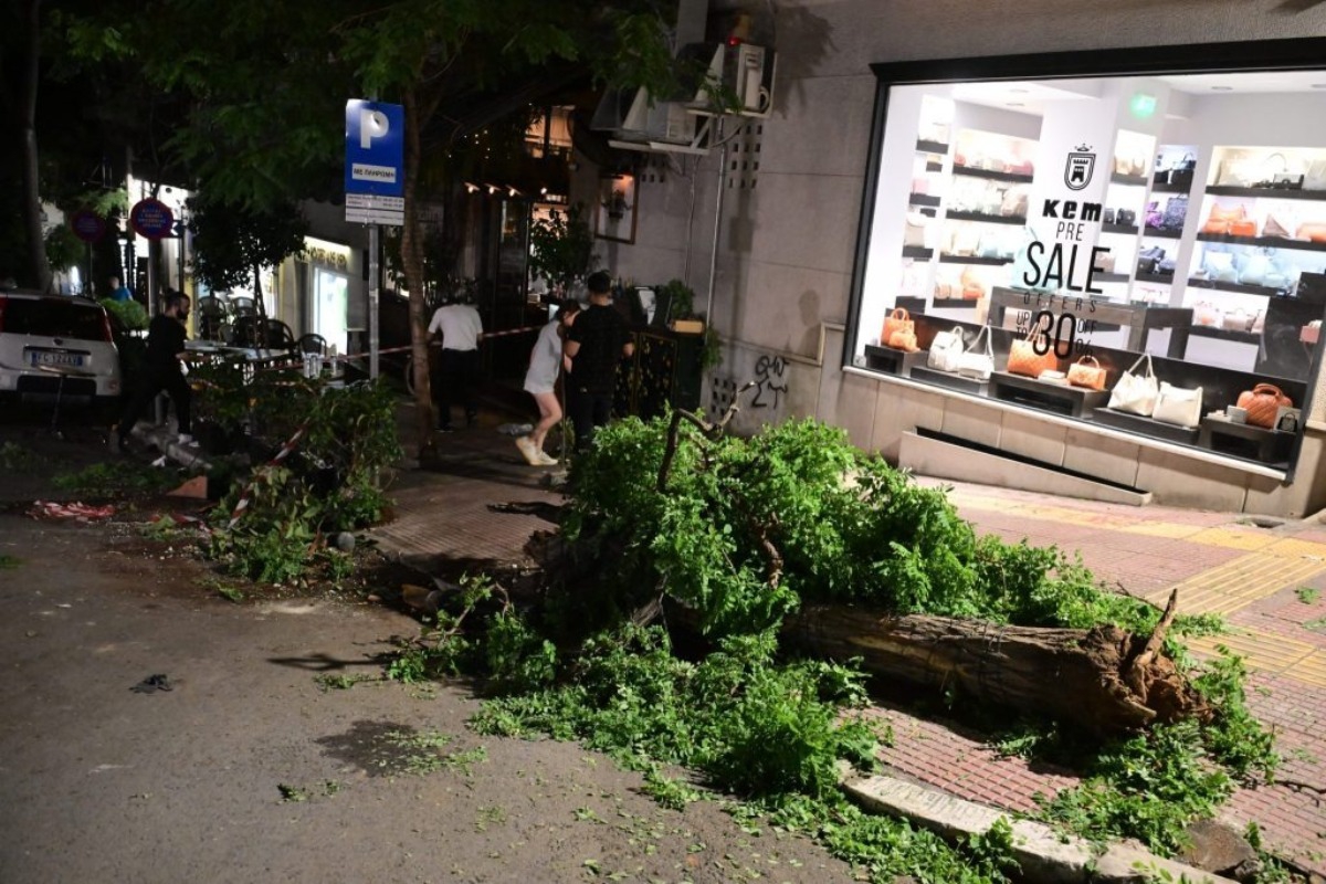 Βίντεο‑ντοκουμέντο από την τρελή πορεία του SUV στο Κολωνάκι